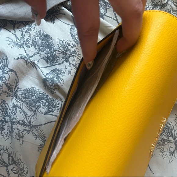 New Michael Kors Jet Set Item Large Wallet
Crossbody Jasmine Yellow NWT - Picture 11 of 12